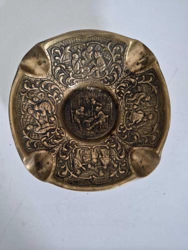 Vintage Pirinç Küllük - Hollanda/Avrupa Ekolü Kabartma Figürlü Dönem Objesi