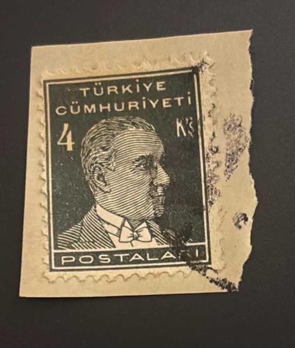 Türk Pulu - Turkish Stamp - Mektup Zarfından Kesilmiş / Postadan Geçmiş Pul Filateli - DAMGALI - ATATÜRK TEMALI PUL,  4 KURUŞ - Türkiye Cumhuriyeti - NOSTALJİK DOĞUM GÜNÜ HEDİYESİ