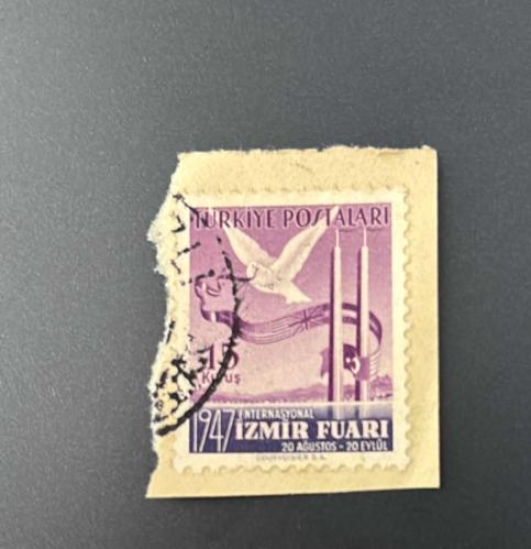 Türk Pulu - Turkish Stamp - Mektup Zarfından Kesilmiş / Postadan Geçmiş Pul Filateli - DAMGALI - 1947 ENTERNASYONEL İZMİR FUARI 20 AĞUSTOS - 20 EYLÜL TEMALI PUL,  15 KURUŞ - Türkiye Cumhuriyeti - NOSTALJİK DOĞUM GÜNÜ HEDİYESİ