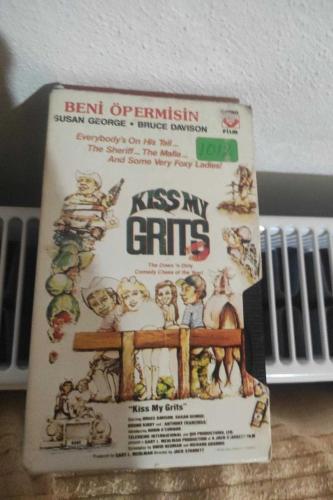 Babam iş Gezisinde - Ayı - Penthouse Aşk hikayeleri - Beni öper misin Betamax Kasetler