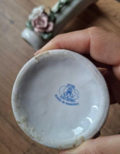 Vintage romania porselen kabartma vazo