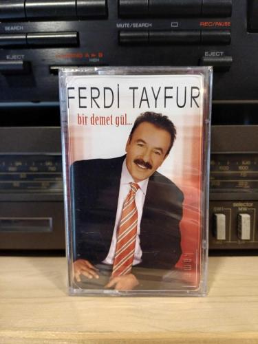 FERDİ TAYFUR BİR DEMET GÜL