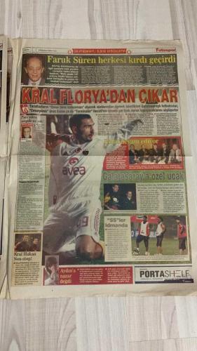 FOTOSPOR SPOR GAZETESİ - TURKISH NEWSPAPER - DOĞUM GÜNÜ HEDİYESİ  - EKSİKSİZ TAM TAKIM GAZETE - 14 ŞUBAT 2006 SALI  ZINEDINE ZIDANE – ALAIN MIGLIACCIO – ROBERTO CARLOS – NICOLAS ANELKA – ALEX DE SOUZA – LUCIANO – PARREIRA – CHRISTOPH DAUM – STJEPAN TOMAS – SASA ILIÇ – MONDRAGON – SONG – SAIDOU – HAKAN ŞÜKÜR – HASAN ŞAŞ – NECATİ ATEŞ – ÜMİT KARAN – TUNCAY ŞANLI – YILDIRAY BAŞTÜRK – ERIK GERETS – ÜNAL AYSAN – TURGAY KIRAN – ÖZHAN CANAYDIN – FARUK SÜREN – ERGUN GÜRSOY – MEHMET CANSUN – REFİK ARKAN – NİHAT ÖZDEMİR – İLHAN CAVCAV – UĞUR BORAL – SERGEN YALÇIN – TÜMER METİN – JUN – GÖKHAN GÜLEÇ – AHMED HASSAN – İBRAHİM ÜZÜLMEZ – SINAN VARDAR  ZIDANE İÇİN BOMBA TEKLİF: MENAJER MİGLIACCIO FENERBAHÇE’YE KİRALIK PLAN HAZIRLIYOR – 100. YILDA DEV HEDEFLER – PSG’DEN TIGANA’YA SINIRSIZ BÜTÇE – TRABZONSPOR’DA ALİ GÜZELDAL GÜNÜN ADAMI – GALATASARAY’DA GERETS: “ŞAMPİYON OLUNSA BİLE GİDERİM” – MALİ KRİZ VE BOYKOTLARA RAĞMEN ASLANLAR KÜKREDİ – CANAYDIN TEKRAR ADAY OLMAYACAK – GÜRSOY: “İÇERDEN VURULDUK” –
