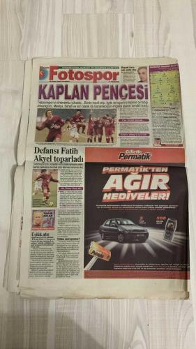 FOTOSPOR SPOR GAZETESİ - TURKISH NEWSPAPER - DOĞUM GÜNÜ HEDİYESİ  - EKSİKSİZ TAM TAKIM GAZETE 20 ŞUBAT 2006 PAZARTESİ  ÖZLEM TEZCAN – ENDAL AKDENİZ – MEHMET TORUN – NICOLAS ANELKA – MARCO AURELIO – ÜMİT ÖZAT – ERIK GERETS – ÖZHAN CANAYDIN – HAKAN ŞÜKÜR – HASAN ŞAŞ – NECATİ ATEŞ – ÜMİT KARAN – STJEPAN TOMAS – SASA ILIÇ – MONDRAGON – SONG – SAIDOU – SERGEN YALÇIN – TÜMER METİN – JUN – GÖKHAN GÜLEÇ – AHMED HASSAN – İBRAHİM ÜZÜLMEZ – TURGAY KIRAN – SELAHATTİN BEYAZIT – ADNAN POLAT – ONAL AYSAL – MUSTAFA SARIGÜL – ERGUN GÜRSOY – FARUK SÜREN – MEHMET CANSUN – ALİ DURÜST – CENGİZ ÖZYALÇIN – OSMAN GÜNERİ – NİHAT KAHVECİ – FATİH TEKKE – GÖKDENİZ KARADENİZ – JEFFERSON – LEE – TUĞRUL DEMİR – ATİLLA BİRLİK – CIHAN HASPOLATLI  ÖZLEM TEZCAN İDDAA’NIN KRALİÇESİ – 20 GÜNLÜK YARIŞMADA BİRİNCİ – ENDAL AKDENİZ İKİNCİ, MEHMET TORUN ÜÇÜNCÜ – TRABZONSPOR GAZİANTEPSPOR’U SZYMOWIAK VE DJOKAL’İN GOLLERİYLE 2-0 YENDİ – UEFA KUPASI İDDİASI DEVAM EDİYOR – FENERBAHÇE ANKARASPOR’A 2-1 MAĞLUP OLDU, İLK YENİLGİ – ANE