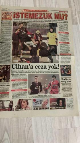 FOTOSPOR SPOR GAZETESİ - TURKISH NEWSPAPER - DOĞUM GÜNÜ HEDİYESİ  - EKSİKSİZ TAM TAKIM GAZETE - 21 ŞUBAT 2006 SALI  ÖZLEM TEZCAN – ENDAL AKDENİZ – MEHMET TORUN – NICOLAS ANELKA – MARCO AURELIO – ÜMİT ÖZAT – ERIK GERETS – ÖZHAN CANAYDIN – HAKAN ŞÜKÜR – HASAN ŞAŞ – NECATİ ATEŞ – ÜMİT KARAN – STJEPAN TOMAS – SASA ILIÇ – MONDRAGON – SONG – SAIDOU – SERGEN YALÇIN – TÜMER METİN – JUN – GÖKHAN GÜLEÇ – AHMED HASSAN – İBRAHİM ÜZÜLMEZ – TURGAY KIRAN – SELAHATTİN BEYAZIT – ADNAN POLAT – ONAL AYSAL – MUSTAFA SARIGÜL – ERGUN GÜRSOY – FARUK SÜREN – MEHMET CANSUN – ALİ DURÜST – CENGİZ ÖZYALÇIN – OSMAN GÜNERİ – NİHAT ÖZDEMİR – FİKRET ORMAN – SÜLEYMAN SEBA – MUSTAFA KOÇ – ALİ KOÇ – AZİZ YILDIRIM – JOSE KLEBERSON – LUIS FELIPE VIEIRA – GEOVANNI MAURICO – HALUK ULUSOY – RECEP TAYYİP ERDOĞAN – MEHMET ALİ ŞAHİN  REKORTMEN İDDAACILAR: ÖZLEM TEZCAN 190.94 ORANLA BİRİNCİ, ENDAL AKDENİZ İKİNCİ, MEHMET TORUN ÜÇÜNCÜ – TRABZONSPOR GAZİANTEPSPOR’U SZYMOWIAK VE DJOKAL’İN GOLLERİYLE 2-0 YENDİ – FENERBAHÇE ANKARASPOR