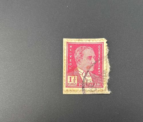 Türk Pulu - Turkish Stamp - Mektup Zarfından Kesilmiş / Postadan Geçmiş Pul Filateli - DAMGALI - ATATÜRK TEMALI PUL,  1 1/2 KURUŞ - Türkiye Cumhuriyeti - NOSTALJİK DOĞUM GÜNÜ HEDİYESİ
