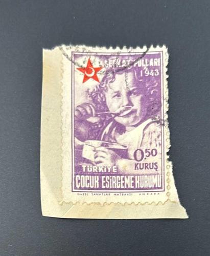 Türk Pulu - Turkish Stamp - Mektup Zarfından Kesilmiş / Postadan Geçmiş Pul Filateli -  DAMGALI - ÇOCUK ESİRGEME KURUMU ŞEFKAT PULLARI 1943,  0.50 KURUŞ - Türkiye Cumhuriyeti - NOSTALJİK DOĞUM GÜNÜ HEDİYESİ