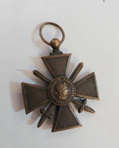 Birinci Dünya Savaşı Fransız  Madalya, Fransa tarafından verilen Croix de Guerre (Savaş Haçı) adlı askeri madalya.      Bu madalya, I. Dünya Savaşı (1914–1918)  sırasında gösterilen kahramanlıkları ödüllendirmek için oluşturulmuştur.   Madalyanın ön yüzünde 