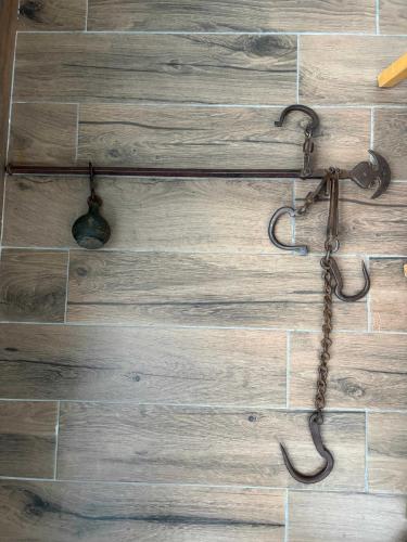 Osmanlı Dönemi Antika El Kantarı / Dövme Demir Terazi – 80 cm, 4,5 kg