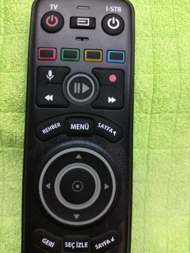 263 TÜRKSAT KABLONET KABLOTV I-KUTU ZTE AKILLI KUMANDAYI CİHAZA TANITMANIZ BAS KONUŞ TUŞU İLE SIFIR TUŞUNA AYNI ANDA CİHAZA YAKIN MESAFEDE 10 SANİYE BASILI TUTUN 500 TL.263