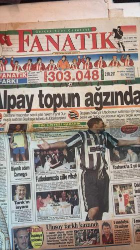 FANATİK SPOR GAZETESİ - TURKISH NEWSPAPER - DOĞUM GÜNÜ HEDİYESİ  - EKSİKSİZ TAM TAKIM GAZETE - 23 ARALIK 1997 - SAYI: 765 - MURAT ÖZARYN - CİLDEM IŞIN - TARIK - ELVİR BOLİÇ - FEVZİ TUNCAY - RASİM KARA - ŞADAN KALKAVAN - HALUK ULUSOY - METİN KEÇELİ - ALİ ŞEN - AZİZ YILMAZ - GÖKHAN GÜÇKAYA - GERÇEK SPOR GAZETESİ - FANATİK - ALPAY TOPUN AĞZINDA - SUÇ LİSTESİ KABARIK - TARIK’IN İSYANI - FUTBOLUMUZDA ÇİFTE NİKAH - MER ULUSOY FARKLI KAZANDI - TOSHACK’LA 2 YIL DAHA - 1 MADALYA 53 MİLYAR - ALİ ŞEN’E “KAL” BASKISI - KANARYA TRİBÜN VE HASILATTA LİDER - TAYFUN’DAN İTİRAFLAR - İSTEMİYORLARSA GİDERİM - TARIK’IN KARNESİ ZAYIF - PAF TAHTI KAPTIRDI - FENERBAHÇE - BEŞİKTAŞ - GALATASARAY - TRABZONSPOR - BURSA - KOCAELİ - İSTANBULSPOR - GAZİANTEPSPOR - GENÇLERBİRLİĞİ - ANTALYASPOR - SAMSUNSPOR - SARIYER - ALTAY - ANKARAGÜCÜ - ÇANAKKALE DARDANEL - VANSPOR - DENİZLİSPOR - ZEYTİNBURNU