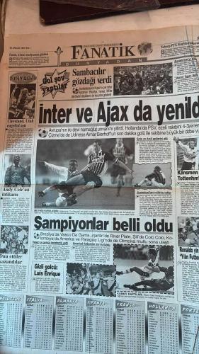 FANATİK SPOR GAZETESİ - TURKISH NEWSPAPER - DOĞUM GÜNÜ HEDİYESİ  - EKSİKSİZ TAM TAKIM GAZETE - 23 ARALIK 1997 - SAYI: 765 - MURAT ÖZARYN - CİLDEM IŞIN - TARIK - ELVİR BOLİÇ - FEVZİ TUNCAY - RASİM KARA - ŞADAN KALKAVAN - HALUK ULUSOY - METİN KEÇELİ - ALİ ŞEN - AZİZ YILMAZ - GÖKHAN GÜÇKAYA - GERÇEK SPOR GAZETESİ - FANATİK - ALPAY TOPUN AĞZINDA - SUÇ LİSTESİ KABARIK - TARIK’IN İSYANI - FUTBOLUMUZDA ÇİFTE NİKAH - MER ULUSOY FARKLI KAZANDI - TOSHACK’LA 2 YIL DAHA - 1 MADALYA 53 MİLYAR - ALİ ŞEN’E “KAL” BASKISI - KANARYA TRİBÜN VE HASILATTA LİDER - TAYFUN’DAN İTİRAFLAR - İSTEMİYORLARSA GİDERİM - TARIK’IN KARNESİ ZAYIF - PAF TAHTI KAPTIRDI - FENERBAHÇE - BEŞİKTAŞ - GALATASARAY - TRABZONSPOR - BURSA - KOCAELİ - İSTANBULSPOR - GAZİANTEPSPOR - GENÇLERBİRLİĞİ - ANTALYASPOR - SAMSUNSPOR - SARIYER - ALTAY - ANKARAGÜCÜ - ÇANAKKALE DARDANEL - VANSPOR - DENİZLİSPOR - ZEYTİNBURNU