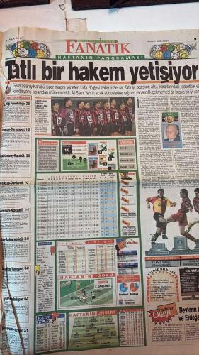 FANATİK SPOR GAZETESİ - TURKISH NEWSPAPER - DOĞUM GÜNÜ HEDİYESİ  - EKSİKSİZ TAM TAKIM GAZETE - 23 ARALIK 1997 - SAYI: 765 - MURAT ÖZARYN - CİLDEM IŞIN - TARIK - ELVİR BOLİÇ - FEVZİ TUNCAY - RASİM KARA - ŞADAN KALKAVAN - HALUK ULUSOY - METİN KEÇELİ - ALİ ŞEN - AZİZ YILMAZ - GÖKHAN GÜÇKAYA - GERÇEK SPOR GAZETESİ - FANATİK - ALPAY TOPUN AĞZINDA - SUÇ LİSTESİ KABARIK - TARIK’IN İSYANI - FUTBOLUMUZDA ÇİFTE NİKAH - MER ULUSOY FARKLI KAZANDI - TOSHACK’LA 2 YIL DAHA - 1 MADALYA 53 MİLYAR - ALİ ŞEN’E “KAL” BASKISI - KANARYA TRİBÜN VE HASILATTA LİDER - TAYFUN’DAN İTİRAFLAR - İSTEMİYORLARSA GİDERİM - TARIK’IN KARNESİ ZAYIF - PAF TAHTI KAPTIRDI - FENERBAHÇE - BEŞİKTAŞ - GALATASARAY - TRABZONSPOR - BURSA - KOCAELİ - İSTANBULSPOR - GAZİANTEPSPOR - GENÇLERBİRLİĞİ - ANTALYASPOR - SAMSUNSPOR - SARIYER - ALTAY - ANKARAGÜCÜ - ÇANAKKALE DARDANEL - VANSPOR - DENİZLİSPOR - ZEYTİNBURNU