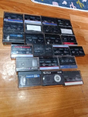 22 ADET VİDEO KASET ÇEŞİTLİ MODELLER MAXELL HGX-GOLD 45 SONY MP120 SR90 MP60 RAKS P5-60 FUJİ PANASONİC SP EC-45 TDK HS90