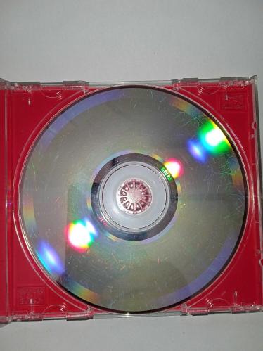 CD Kazım Koyuncu hayde albümü. Orijinal. Dinlemeyi etkilemeyen yoğun çizikler var. Sorunsuz çalışıyor. Kartonet Tertemiz
