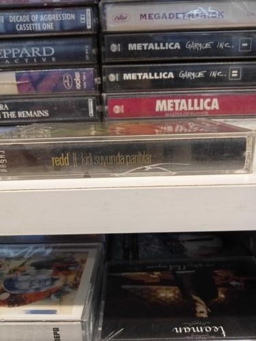 Redd - Kirli Suyunda Parıltılar - Kaset - Yeniden Stoklarda