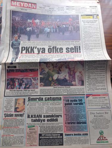 Meydan Gazetesi - Turkish Newspaper - 10 Kasım 1993 - Atatürk'ü hem anıyoruz hem arıyoruz - Atatürk karikatürü çizen Ergin Asyalı - 55 yıl önce 10 Kasım 1938 günü kaybettiğimiz büyük Atatürk'ün emaneti olan ülke beceriksiz ve basiretsiz yöneticiler sayesinde ne hale geldi - tarih Atatürk'ün adını silinmeyen harflerle yazmıştır - Ecelcor Atatürk çok büyük bir komutan ve politik bir dehadır - Süleyman Demirel Atatürk sonsuza kadar zihinlerde yaşayacak - Gazete Del Pololo İtalya Atatürk'ün ölümüyle dünya büyük bir liderini kaybetmiştir - Türkiye'nin en zengin adamlarından Ekrem dürüst garip bir şekilde intihar etti fotoğraf - Prenses Diana'nın bu pozu sarayda şok etkisi yarattı - Jean Paul Belmondo'nun kızı Patricia Yanarak Öldü - Atatürk'ün hayatını anlatan film Metamorfoz - Mahir Günşiray Metamorfoz filminde fotoğraf - Safiye Ayla işte müzik işte eğlencede Atatürk'ün sevdiği şarkıları söyleyecek bize Atatürk'ü anlatacak fotoğraf - Atatürk'ün son günleri sarı zeybek  - 10 Kasım 1938