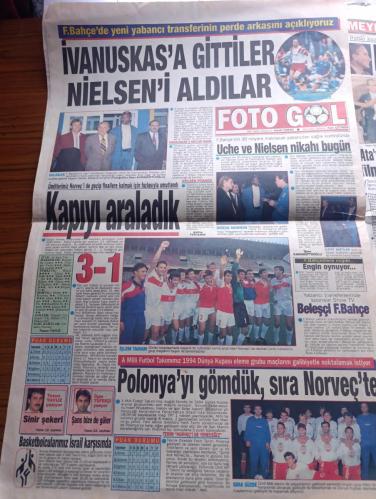 Meydan Gazetesi - Turkish Newspaper - 10 Kasım 1993 - Atatürk'ü hem anıyoruz hem arıyoruz - Atatürk karikatürü çizen Ergin Asyalı - 55 yıl önce 10 Kasım 1938 günü kaybettiğimiz büyük Atatürk'ün emaneti olan ülke beceriksiz ve basiretsiz yöneticiler sayesinde ne hale geldi - tarih Atatürk'ün adını silinmeyen harflerle yazmıştır - Ecelcor Atatürk çok büyük bir komutan ve politik bir dehadır - Süleyman Demirel Atatürk sonsuza kadar zihinlerde yaşayacak - Gazete Del Pololo İtalya Atatürk'ün ölümüyle dünya büyük bir liderini kaybetmiştir - Türkiye'nin en zengin adamlarından Ekrem dürüst garip bir şekilde intihar etti fotoğraf - Prenses Diana'nın bu pozu sarayda şok etkisi yarattı - Jean Paul Belmondo'nun kızı Patricia Yanarak Öldü - Atatürk'ün hayatını anlatan film Metamorfoz - Mahir Günşiray Metamorfoz filminde fotoğraf - Safiye Ayla işte müzik işte eğlencede Atatürk'ün sevdiği şarkıları söyleyecek bize Atatürk'ü anlatacak fotoğraf - Atatürk'ün son günleri sarı zeybek  - 10 Kasım 1938