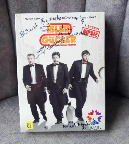 İŞLER GÜÇLER 1.SEZON BİPSİZ 7 DVD 13 BÖLÜM.  İMZALI İTHAFLI.  KOLEKSİYONLUK NADİR