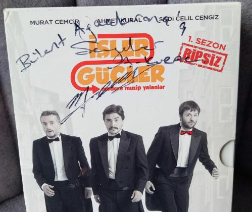 İŞLER GÜÇLER 1.SEZON BİPSİZ 7 DVD 13 BÖLÜM.  İMZALI İTHAFLI.  KOLEKSİYONLUK NADİR