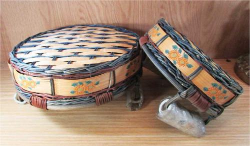 ViNTaGe SERAMİK SaPLı BAMBU KaBuĞu ÖRME SEPETLER....2 Adet