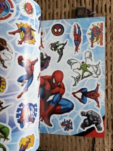 SPIDER-MAN- Güç Gösterisi/ Oyun ve Boyama Kitabı- 3 D çıkartma