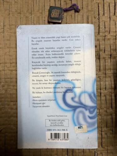 MAVİ SAÇLI KIZ