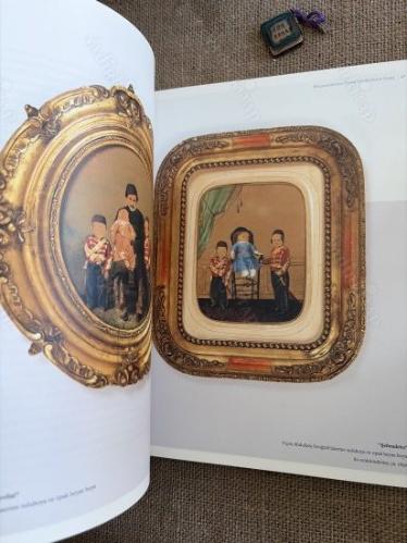 Gümüşten suretler: Ömer M. Koç koleksiyonundan erken dönem fotoğraflar. 1843 - 1860. 25 Mayıs - 10 Ekim 2017. [Sergi kataloğu]