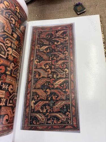 Azerbaijan Carpet / Azerbaycan Halıları (Kril Alfabesiyle Azerbaycan Türkçesi, Rusça ve İngilizce)