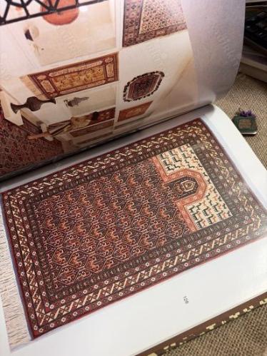 Azerbaijan Carpet / Azerbaycan Halıları (Kril Alfabesiyle Azerbaycan Türkçesi, Rusça ve İngilizce)
