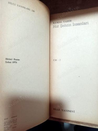 Hür Şehrin İnsanları 1 ve 2 (2 Kitap Takım / İlk Baskı)