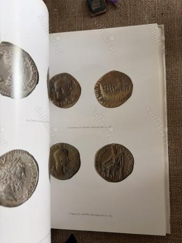 Yapı ve Kredi Koleksiyonu Grek ve Roma sikkeleri = Greek and Roman coins, The Yapı Kredi Collection.