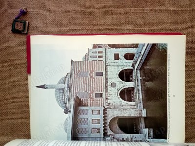 TOPKAPI SARAYINDA PADİŞAH EVİ - HAREM - ( Ciltli, şömizli )