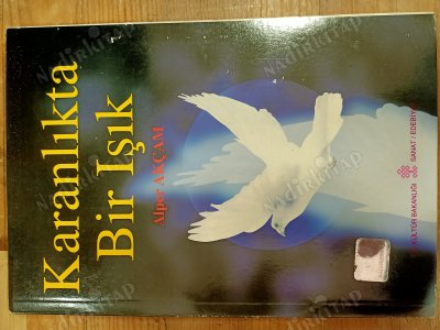 Karanlıkta Bir Işık/ İmzalı