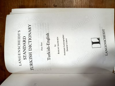 LANGENSCHEIDT STANDART ENGLISH DICTIONARY - English-Turkish Turkish-English İNKILAP STANDARD SÖZLÜĞÜ İNGİLİZCE TÜRKÇE TÜRKÇE İNGİLİZCE