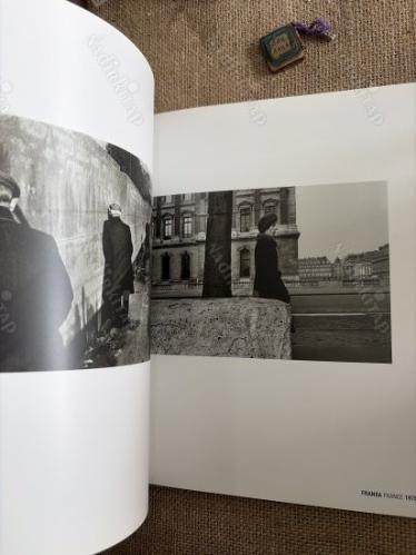Josef Koudelka: Retrospektif.= Retrospective. [Sergi kataloğu]