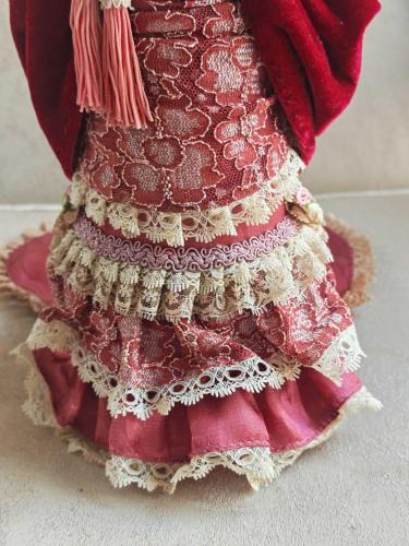 Victorian Kıyafetli Takı Standı