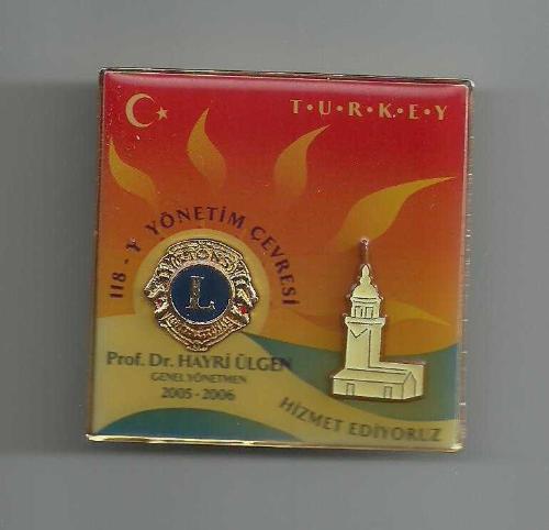 118-Y YÖNETİM ÇEVRESİ / PROF DR.HAYRİ ÜLGEN - LIONS TEMALI BÜYÜK BOY ROZET...