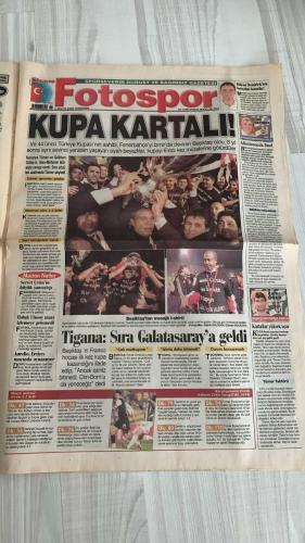 FOTOSPOR SPOR GAZETESİ - TURKISH NEWSPAPER - DOĞUM GÜNÜ HEDİYESİ  - EKSİKSİZ TAM TAKIM GAZETE -  4 MAYIS 2006 PERŞEMBE BEŞİKTAŞ - FENERBAHÇE - TÜRKİYE KUPASI ŞAMPİYONU - EZELİ RAKİBİ FENERBAHÇE’Yİ İZMİR ATATÜRK STADI’NDA TÜMER (2) VE GÖKHAN GÜLEÇ’İN GOLLERİYLE 3-2 MAĞLUP EDEN BEŞİKTAŞ KUPAYI 8 YIL SONRA MÜZESİNE GÖTÜRDÜ - KARAKARTAL HAKKINI ALDI - MÜTHİŞ BİR ZAFER - BRAVO BEŞİKTAŞ ÜZÜLME FENER - ALSANCAK SOHBETLERİ - KARTAL İÇİN SADECE KUPA - FENER TELAŞA DÜŞTÜ - TAVLADA FENER KAZANDI  CORDOBA - GÖKHAN ZAN - KORAY - İBRAHİM ÜZÜLMEZ - İBRAHİM TORAMAN - OKAN - KLEBERSON - TÜMER METİN - MEHMET SEDEF - BOBO - GÖKHAN GÜLEÇ - MEHMET YOZGATLI - SEMİH ŞENTÜRK - CHRISTOPH DAUM - JEAN TIGANA - CELAL KOLOTOĞLU - ERGUN HİÇYILMAZ - GÖKHAN GÜÇKAYA