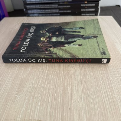 YOLDA ÜÇ KİŞİ