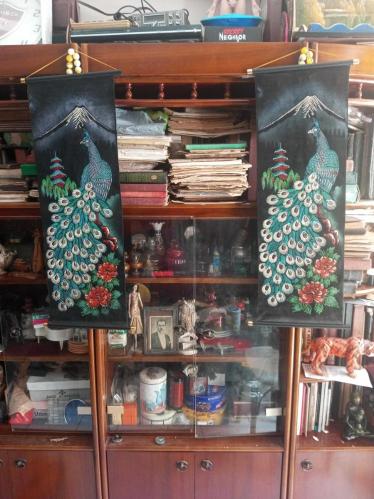 Vintage Bohem Sanatı Siyah Kadife Tavus Kuşu Fuji Dağı Pagotası 1970'ler Japonya El Yapımı çift  pano  80*35 cm