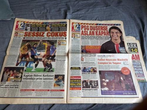 ONİKİNCİ ADAM SPOR GAZETESİ TURKISH NEWSPAPER - DOĞUM GÜNÜ HEDİYESİ  - TAM TAKIM EKSİKSİZ GAZETE -   7 NİSAN   2007 - ASLAN HAVLU ATTI: GALATASARAY KENDİ EVİNDE KAYSERİ ERCİYES'E YENİLDİ  - ELVEDA UMUT: CİMBOM ŞAMPİYONLUK ŞANSINI MUCİZELERE BIRAKTI  - BEKİR ZİHNİYET İSTİFA! DEFOL GİT CANAYDIN VE YÖNETİM  - ADNAN POLAT: SASA ILIC BU TAKIMA İHANET ETTİ  - PSG DÜŞERSE GALLARDO ASLAN OLACAK  - DERBİYE GELİRİM: ROBERTO CARLOS'TAN GALATASARAY MAÇI İÇİN YEŞİL IŞIK  - RICO PAŞA'DAN 600. MAÇINDA KUPA VE LİG SÖZÜ  - FENERLİ MİSİNİZ? CARLOS'UN MECİDİYEKÖY'E GELİŞ NEDENİNİ OKUYUN  - KREDİMİZ BİTTİ: SAKARYASPOR'DA DENİZLİ MAÇI ÖNCESİ KRİTİK VİRAJ  - 23 YILDIR ŞAMPİYONLUĞA HASRET TRABZON-  HAKAN ŞÜKÜR  - ENK GERETS  - BÜLENT KORKMAZ  - FIRAT AYDINUS  - SASA ILIC  - ROBERTO CARLOS  - AZİZ YILDIRIM  - ÖZHAN CANAYDIN  - ERTUĞRUL SAĞLAM  - EMRE AŞIK  - RİCARDİNHO  - JEAN TİGANA  - AYMAN ABDELAZİZ  - GALLARDO  - GÖKDENİZ KARADENİZ  - ÜMİT ÖZAT  - DELGADO  - BEKİR İRTEGÜN  - SUAT ATEŞDAĞLI  - TAYYAR SÜMEN