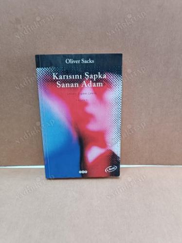 KARISINI ŞAPKA SANAN ADAM (ORİJİNAL AYRACI İLE)