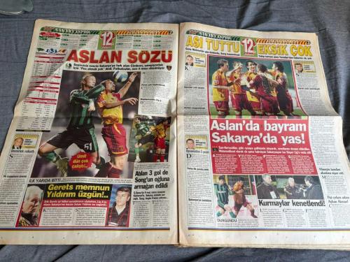 ONİKİNCİ ADAM SPOR GAZETESİ TURKISH NEWSPAPER - DOĞUM GÜNÜ HEDİYESİ  - TAM TAKIM EKSİKSİZ GAZETE -    29 NİSAN   2007 - MUHTIRA! FENERBAHÇE KUPA VE LİGDEN ÇEKİLDİ  - MATEMATİKSEL DEVRAN: ASLAN SAKARYA'YI 2. LİG'E GÖNDERDİ  - ÜMİT KARAN ALEX'İ YAKALADI  - KUPA TESELLİSİ: TRABZON ANTALYA'YI YIKTI  - EYVAH SONG'U PASA GİDİCİ  - RICARDINHO AURELIO'YA IRKÇILIK YAPTI!  - LİGDEN ÇEKİLMEK FENERLİ'Yİ İKİYE BÖLDÜ  - MAVUBA AVRUPA İÇİN KARTAL'A ŞART!  - ÜMİT BULUT 13'Ü BULDU, KRALLIK İDDİASINI SÜRDÜRDÜ  - GÖCEK'İN SARI KARTLARINA DİKKAT!  - BAYERN TONİ'Yİ ALDI  - DÜELLO ŞEYTANLARIN  - 3. LİG SONA ERİYOR  - MARDİNİ KORKUTTU 1-1  -  -ADANUR KOCABIYIK  - SONER TOLUNGÜÇ  - ADEM SEREZLİ  - İLYAS TÜFEKÇİ  - ALPASLAN DİKMEN  - ALİ KEMAL YAZICI  - ÖZHAN CANAYDIN  - ADNAN POLAT  - ERIK GERETS  - ŞABAN YILDIRIM  - AZİZ YILDIRIM  - ŞEKİP MOSTUROĞLU  - MURAT ÖZAYDINLI  - SELÇUK DERELİ  - HALUK ULUSOY  - JEAN TIGANA  - ÜMİT KARAN  - RIGOBERT SONG  - MEHMET GÜVEN  - MAVUBA  - RICARDINHO  - MEHMET TOPAL