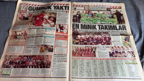 ONİKİNCİ ADAM SPOR GAZETESİ TURKISH NEWSPAPER - DOĞUM GÜNÜ HEDİYESİ  - TAM TAKIM EKSİKSİZ GAZETE -    20 NİSAN   2007 - ÇIK KONUŞ SAYIN BAŞKAN HALUK ULUSOY!  - F.BAHÇE'DE TEVEZ HAREKATI: EL APACHE BOMBASI  - CIM-BOM'A ELMANDER GELİYOR: İSVEÇLİ GOLCÜ İLE ATAK BAŞLADI  - KARTAL'DA TIGANA'NIN İPİ ÇEKİLDİ: ALİ GÜLTİKEN'DEN ZEHİR ZEMBEREK RAPOR  - RUNJE KADIKÖY'DE SAHADA: TAHKİM CEZAYI İNDİRDİ  - ADNAN POLAT: FENERBAHÇE’YE PENALTI VERİLME ZORUNLULUĞU MU VAR?  - AYAĞIM KOPSA DA OYNARIM: MURAT ŞAHİN'DEN ÖZVERİ JESTİ  - TRABZON'UN YÜKÜ AĞIR: NURİ ALBAYRAK'TAN FATİH TEKKE ÖZÜRÜ  - İDDAA'DA PARA KAZANMAK ARTIK ÇOK KOLAY: 75 GÜNDE 1033 ORAN  - FRANSIZ ÖPÜCÜĞÜ: AUXERRE'Lİ PEDRETTI'YE KANCA  - PASCAL NOUMA İKNA ETTİ  - CRISTOPH DAUM MUSTAFA'YI ÇAĞIRDI  -- ARİF KOCABIYIK  - DR. SEDAT HAYRAN  - BURAK AKBAY  - ALPASLAN DİKMEN  - ADNAN POLAT  - HALUK ULUSOY  - YILDIRIM DEMİRÖREN  - AZİZ YILDIRIM  - ZICO  - JEAN TIGANA  - ALİ GÜLTİKEN  - ADNAN SEZGİN  - NURİ ALBAYRAK  - ŞABAN YILDIRIM  - ENGİN İPEKOĞLU.