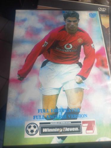 Manchester United forması giyen genç Cristiano Ronaldo'nun yer aldığı bir Winning Eleven 7 video oyunu
