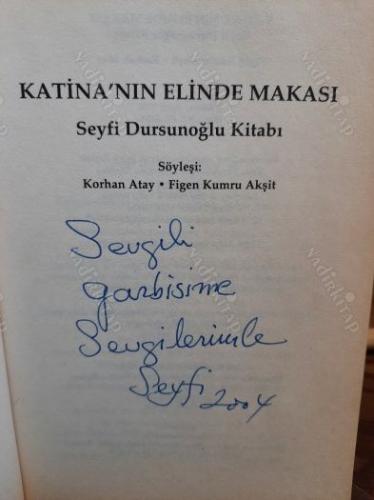 KATİNA'NIN ELİNDE MAKASI Huysuz ile Seyfi'nin 35 Yıllık Sevda Masalı (1. Baskı) İMZALI VE İTHAFLI Lütfen açıklamayı okuyunuz