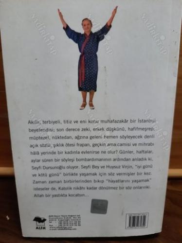 KATİNA'NIN ELİNDE MAKASI Huysuz ile Seyfi'nin 35 Yıllık Sevda Masalı (1. Baskı) İMZALI VE İTHAFLI Lütfen açıklamayı okuyunuz