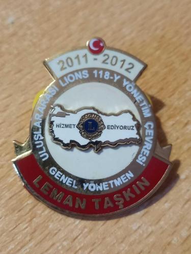 ULUSLARARASI LIONS 118-Y YÖNETİM ÇEVRESİ / LEMAN TAŞKIN - GENEL YÖNETMEN LIONS ROZETİ...