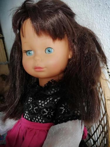 51 cm ALMAN LİSSİ DAMGALI BEBEK KAHVE SAÇLI MAVİ GÖZLÜ, UYUR, SAÇLARI KATLI, TEK KİRPİK YOK ÇOK GÜZEL BEBEK